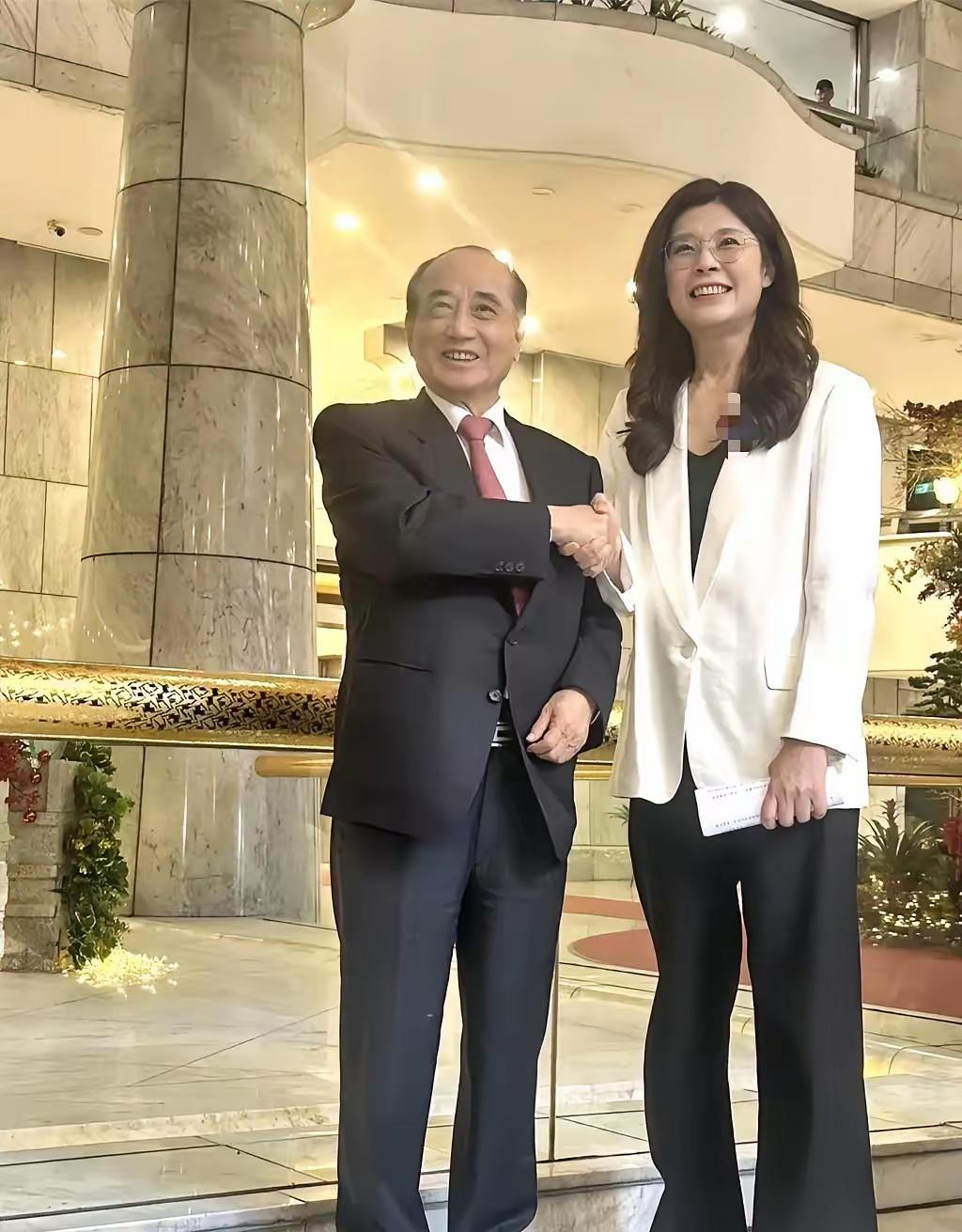 郑丽文这一手确实高明，访陆前先拜码头，既稳住了党内本土派大佬，也给足了王金平面子