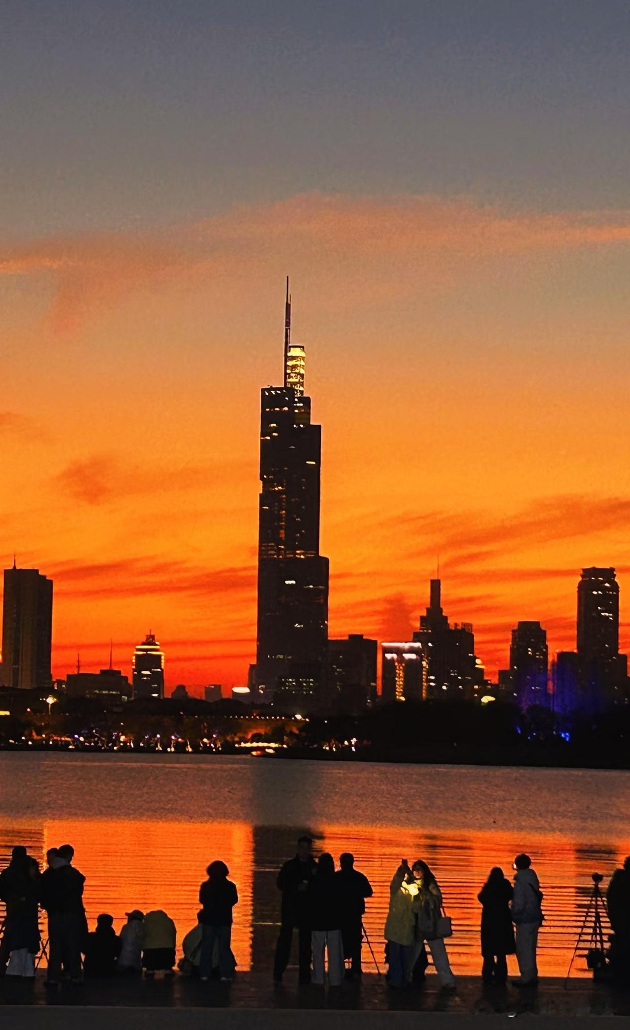 60岁以后，
把这10样东西扔掉！
扔得越早，活得越好！

第一样：扔掉剩菜
热