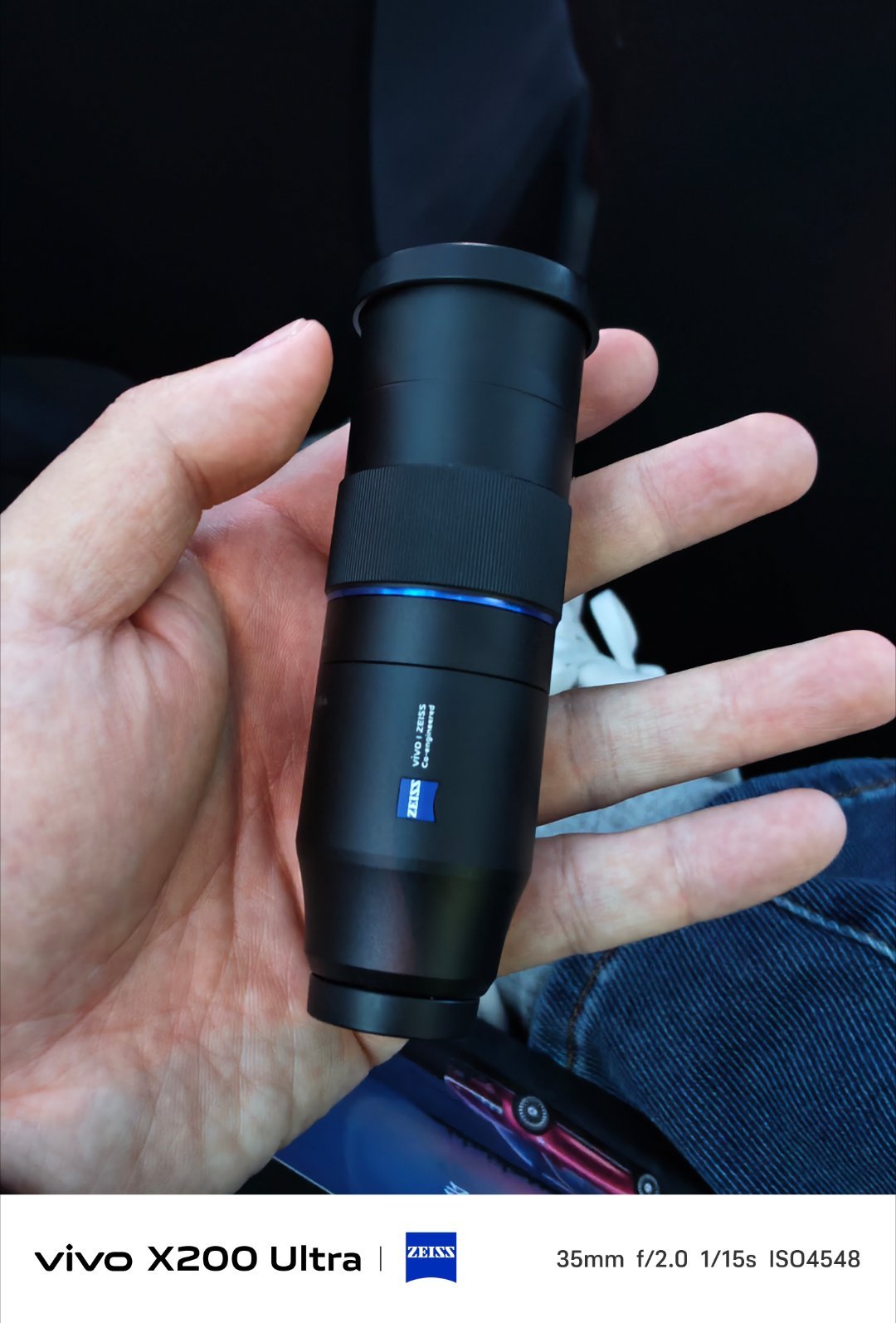 从 那摸到了传说中的vivo望远镜还有vivo X300，银灰的机身有点好看俺的