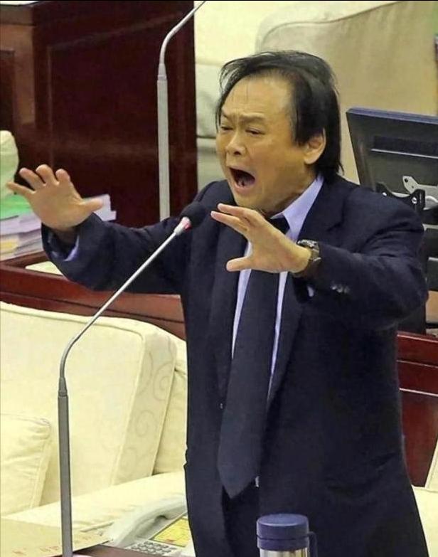 王世坚要来没啥不好！
那个网络神曲《没出息》的原型人物台绿营民代王世坚在访谈中提