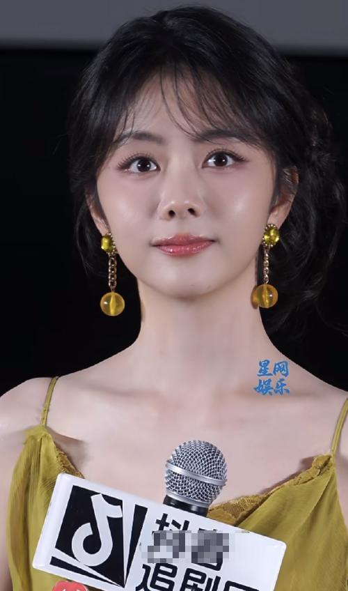 我可以接受谭松韵没结婚，
也可以接受她已经36岁了，
但是我不能接受，36岁的谭