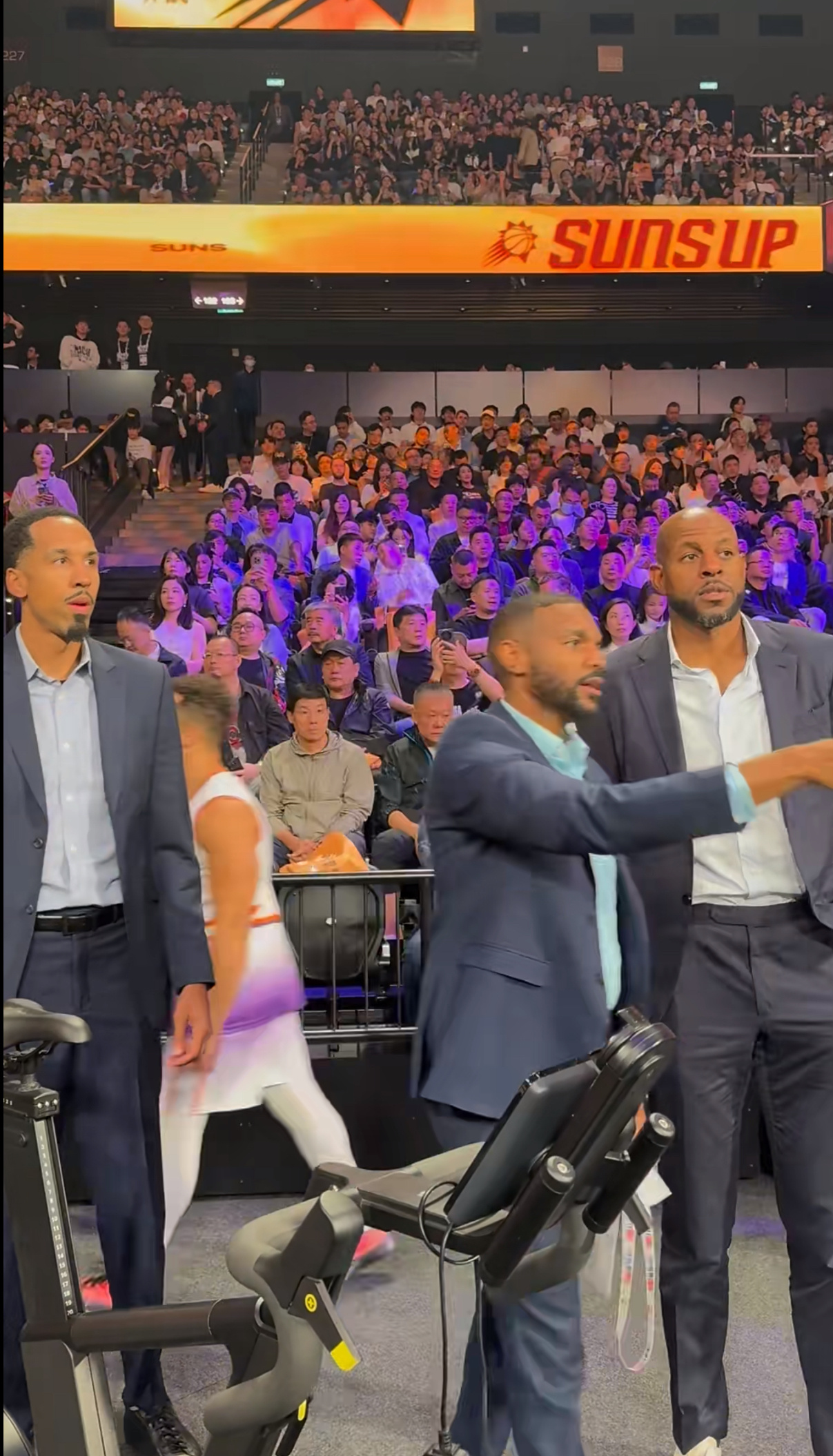 卧槽，曾经勇士队的玄冥二老也来到了NBA中国赛澳门站的现场！[捂嘴哭]nba中国