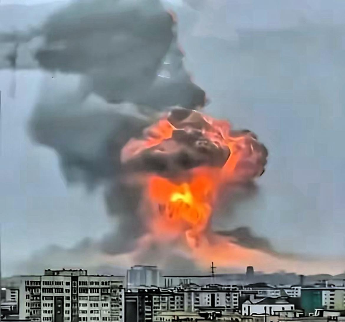 我勒个乖乖，伊朗真是给咱们打了样！
啥叫精准打击！

伊朗在霍尔木兹海峡实施了更