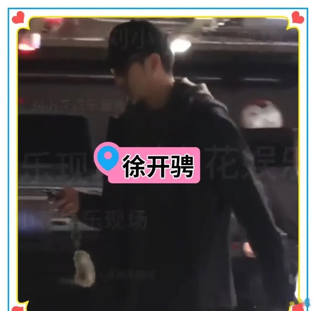 徐开骋疑似当爹！带着女友和婴儿逛街，曾与张天爱、娜扎谈过恋爱！！！ 