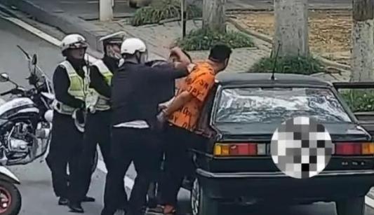 一个学法律的朋友说：抢劫500万最多死刑，偷500万最多是无期徒刑，但是要是去银