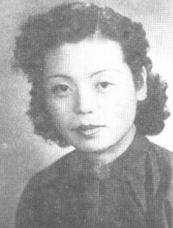 1970年，陈独秀58岁的女儿陈子美身绑5个空油桶，带着小儿子偷渡香港，9个小时