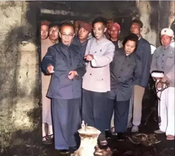 1956年，在郭沫若、吴晗的强烈要求下，国家同意了挖掘万历皇帝的陵墓，在打开棺材