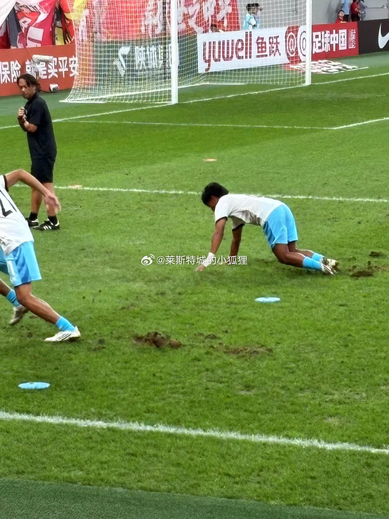 u22国足vs北马里亚纳群岛u22 现场大哥拍的场地状况[哼][哼][哼]u23