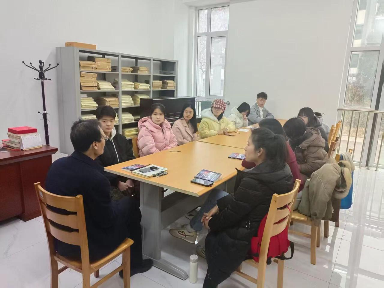 3月1日上午，燃灯者读书会举办了第83期读书交流活动，交流《二次觉醒》读书体会。