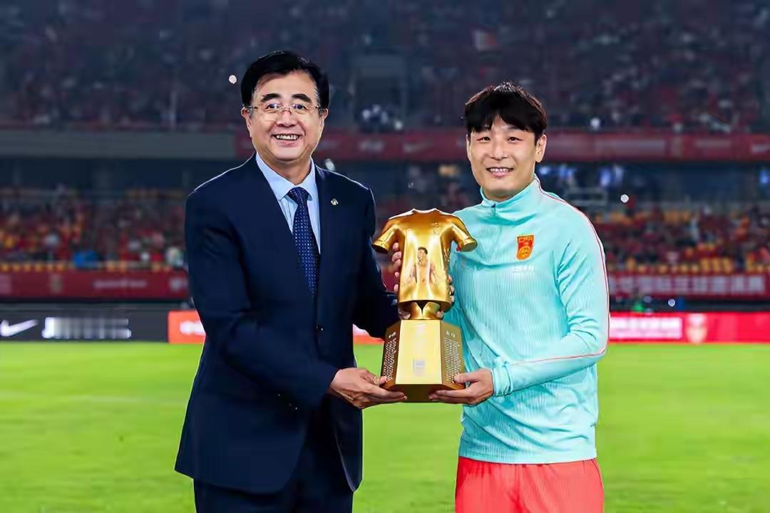 国足0-0泰国，说白了就是“菜鸟互啄”，毫无锻炼意义……！

上一场国足2-1击