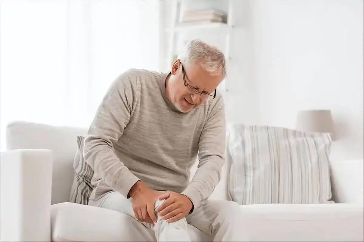 加速关节炎恶化的因素：久坐仅排第4，排第1的，很多人不当回事

赵阿姨退休后开始