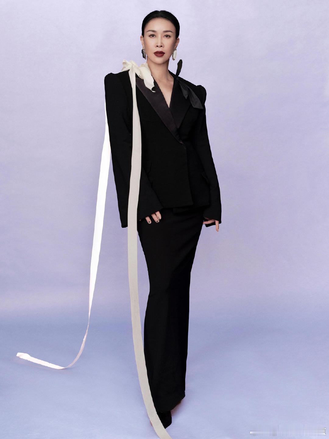 那英 冷脸1谁懂啊！那英冷脸的时候，连空气都变酷了～ 天生大明星气场，硬照帅到犯