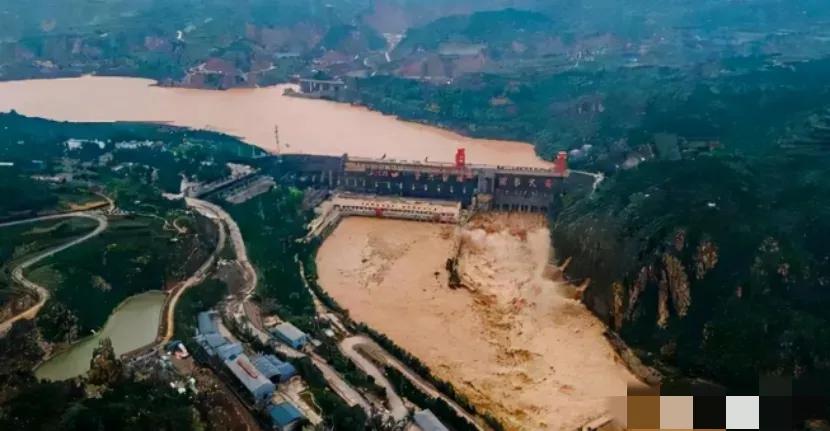 三峡18亿吨淤沙为何不用抽沙船？真相比想象更复杂
 
三峡水库的淤沙问题有多严重