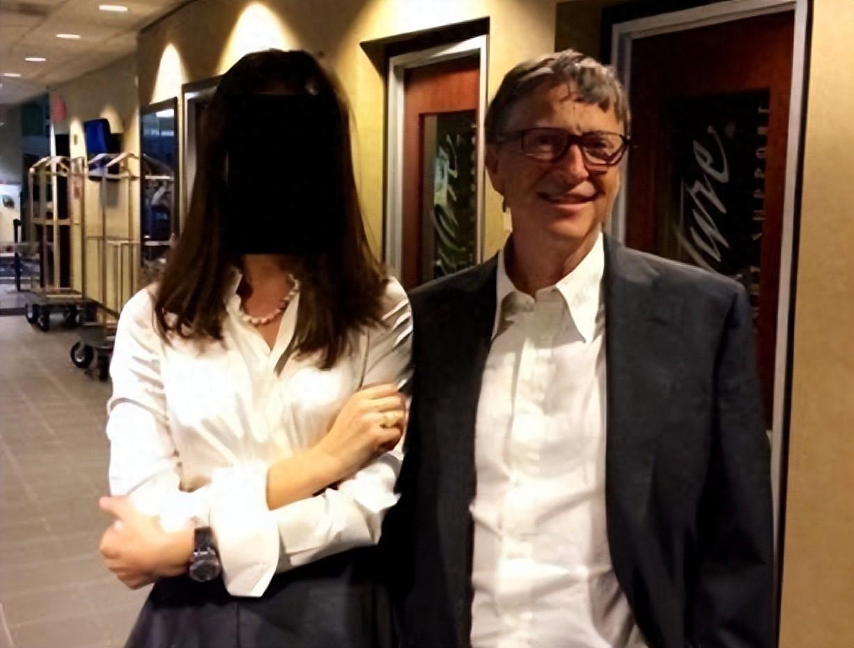 比尔·盖茨顶不住压力了！承认与两名俄女子有婚外情，但并没有参与爱泼斯坦的罪行
