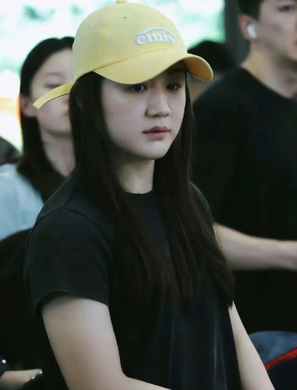 不得不说陈梦和黄晓明还是有点子像的，特别是鼻子以下[doge] ​​​