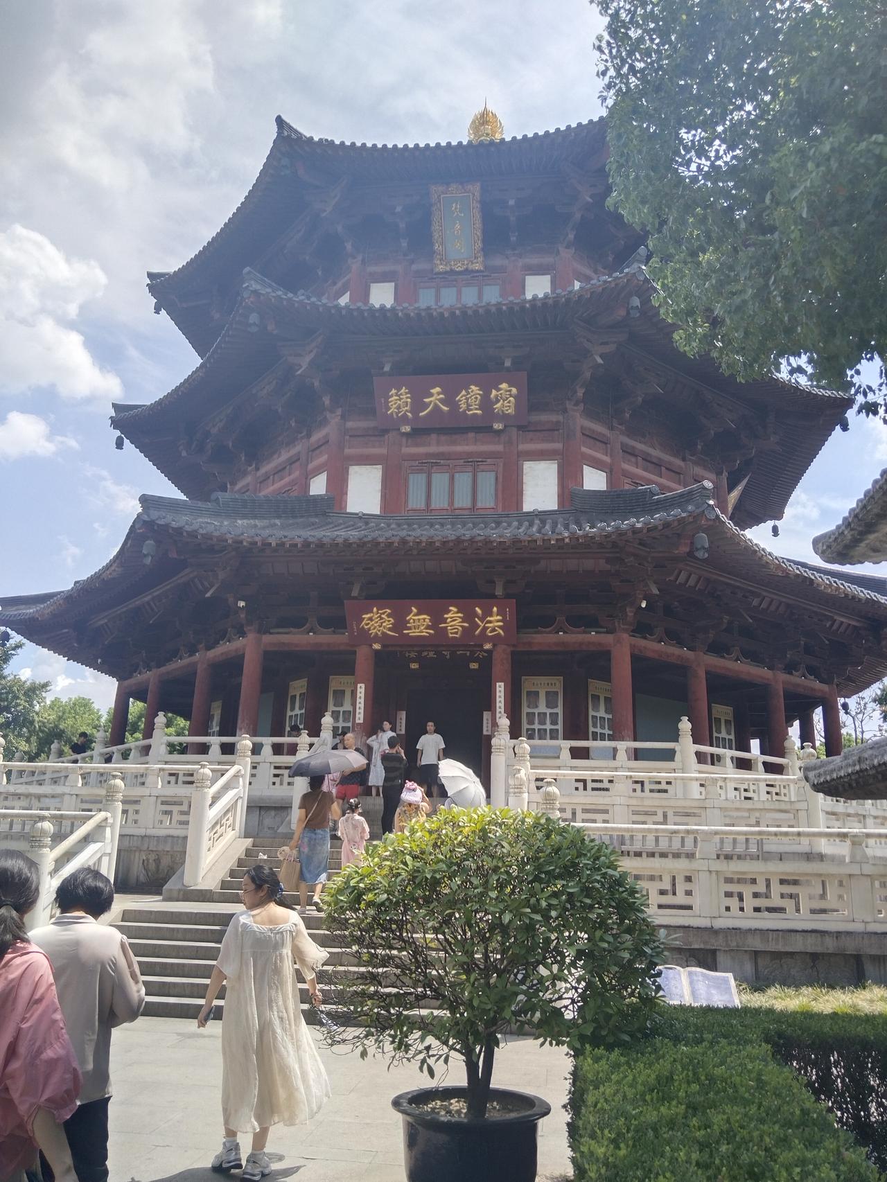 发一张图片证明你来过苏州月落乌啼霜满天，江枫渔火对愁眠。姑苏城外寒山寺，夜半钟声