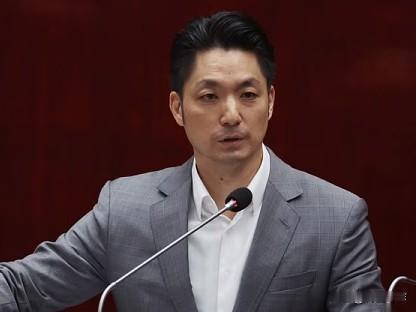 蒋万安能否带领国民党崛起？难，相当的难！原因起码有4个。
内斗内行，外斗外行。