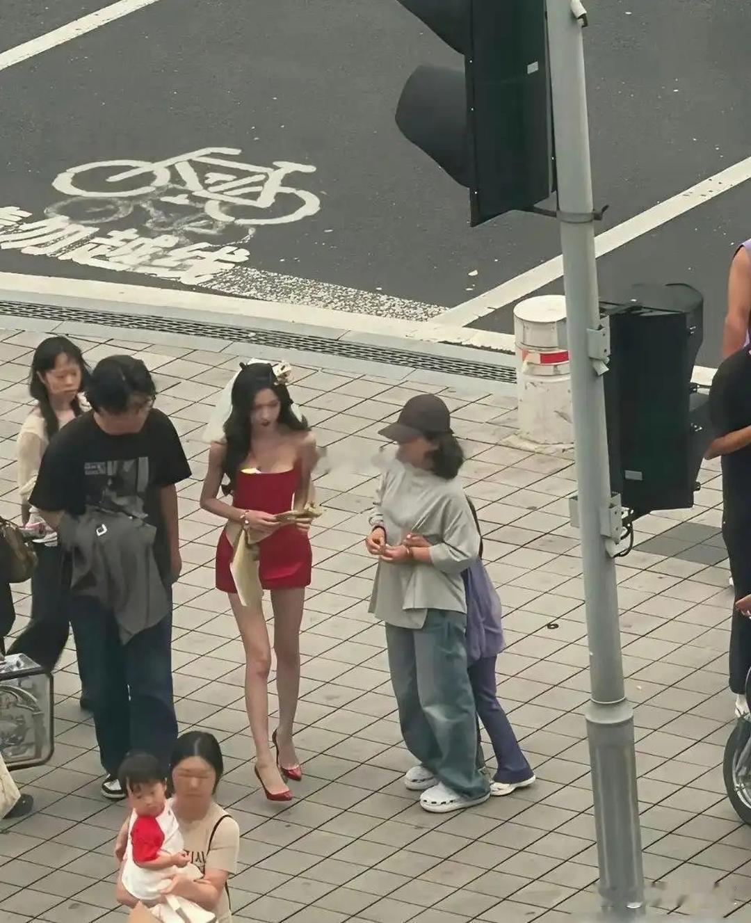 只有瘦到这种 上镜才刚刚好 ​​​