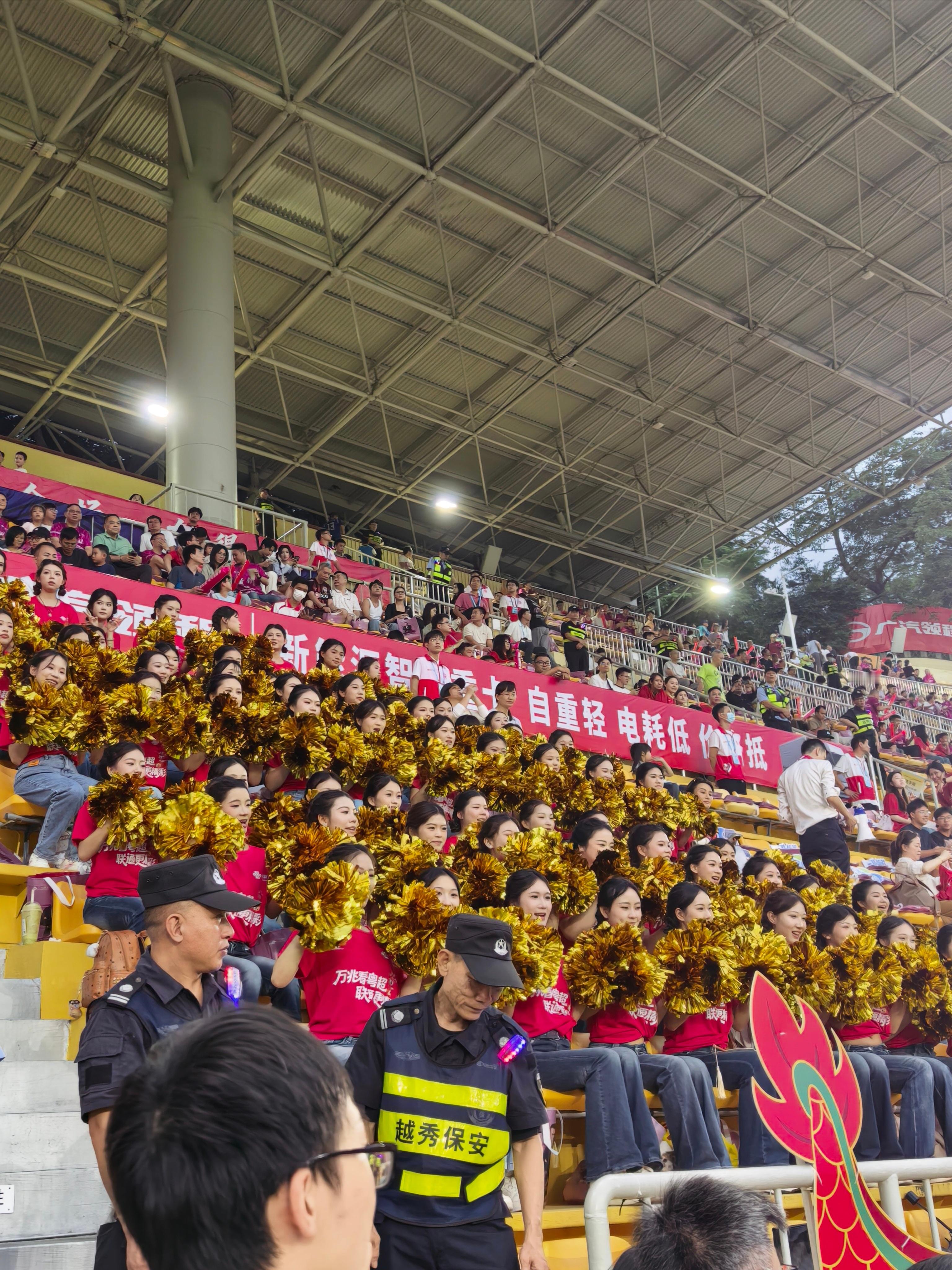 来看粤超啦⚽️现场好燃！今天是广州vs茂名 广州·越秀山体育场