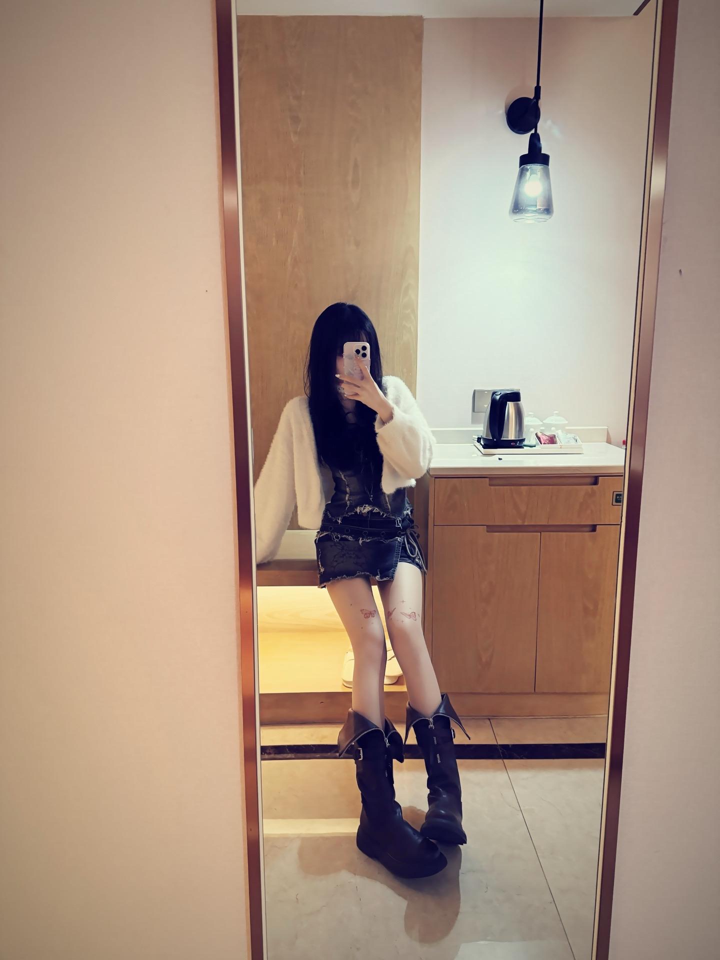 心脏的疤痕 你的掌纹。