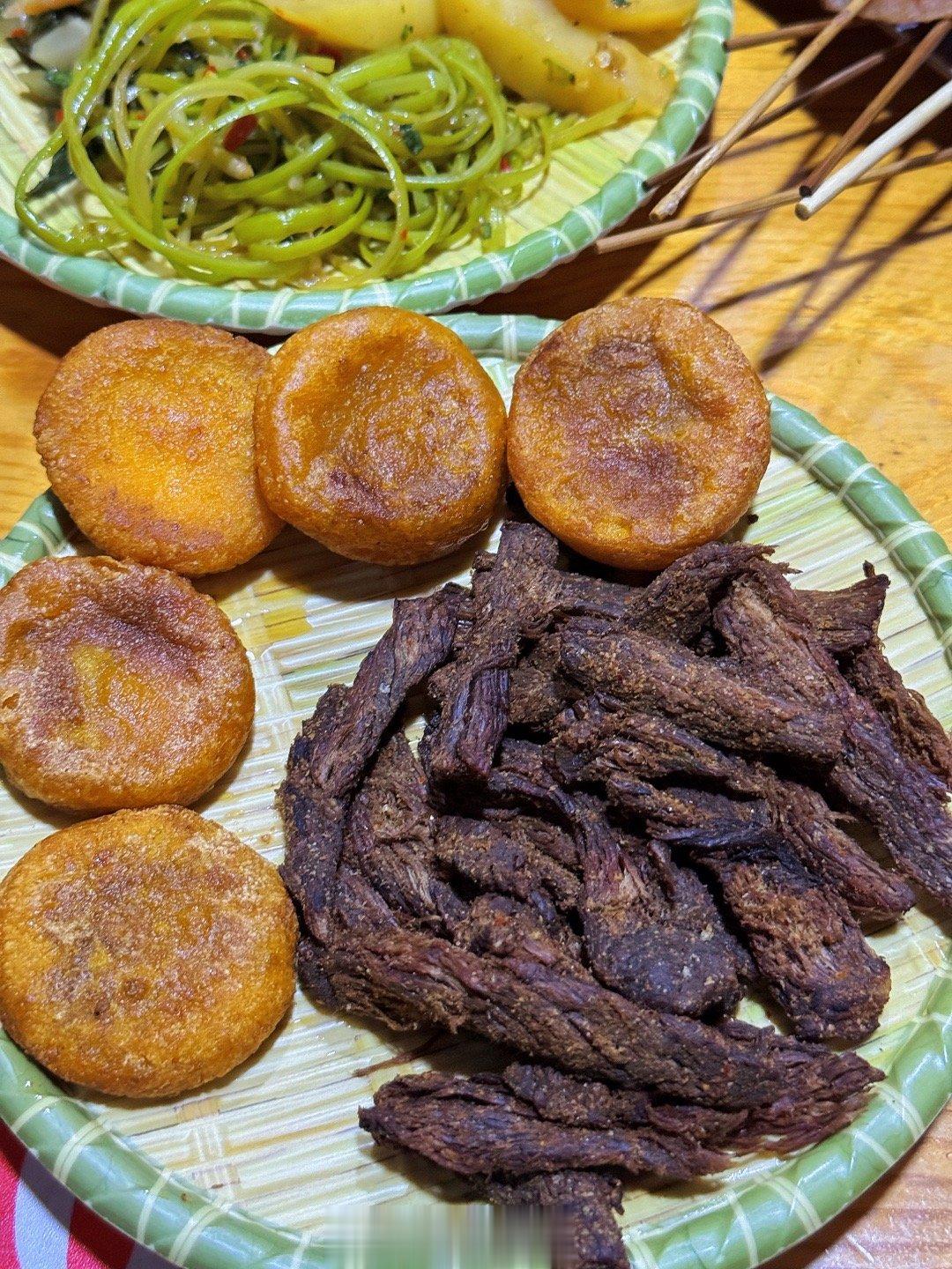 一定要为这个牛干巴单独发一条[偷笑]太好吃咯 上次还吃到了牛连贴也是绝到不行！这