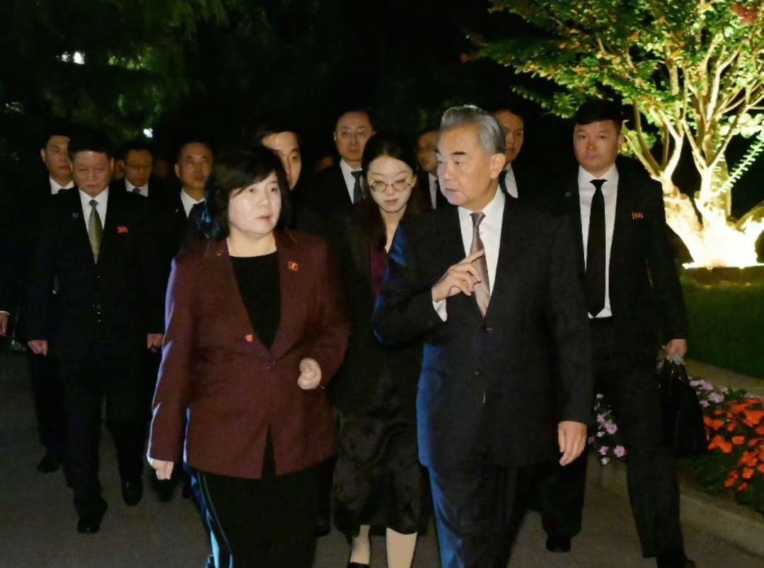 朝鲜崔善姬不简单，能够成为朝鲜外相，一定有过人之处，金正恩大胆启用崔善姬作为外相
