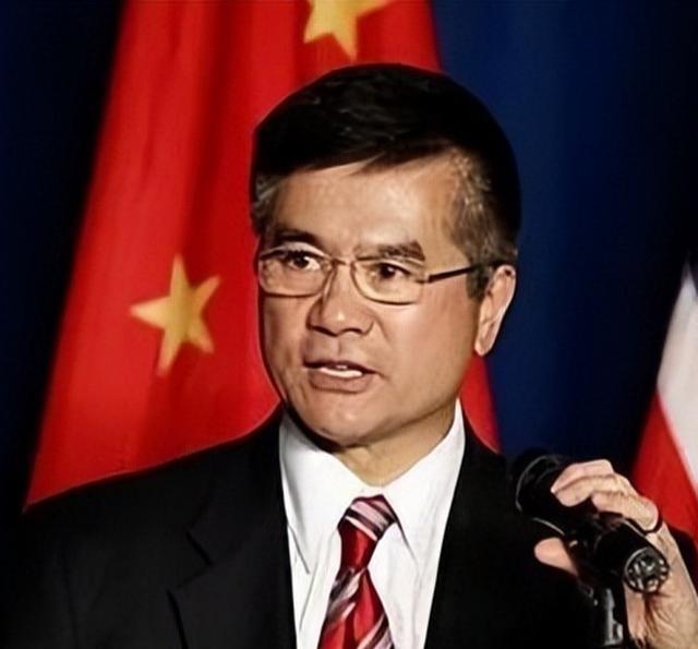 “我们不希望中国制造出尖端芯片！”2024年，前华裔美国驻华大使骆家辉，长着一张