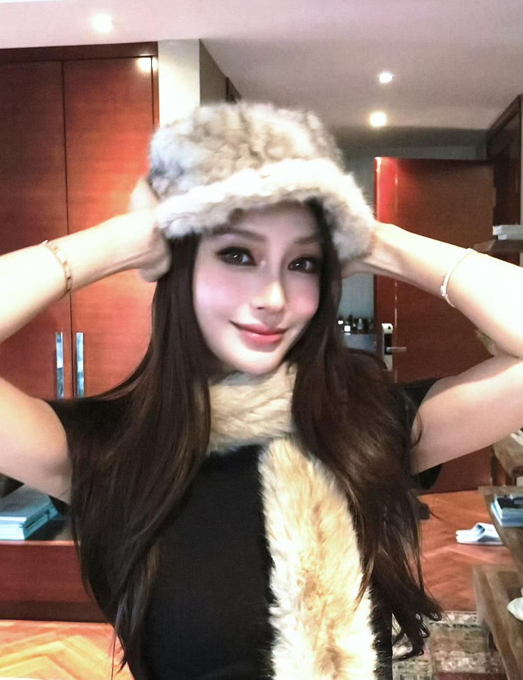 千万别问Angelababy漂不漂亮。
问问你的手机，为什么分不清2025年和2