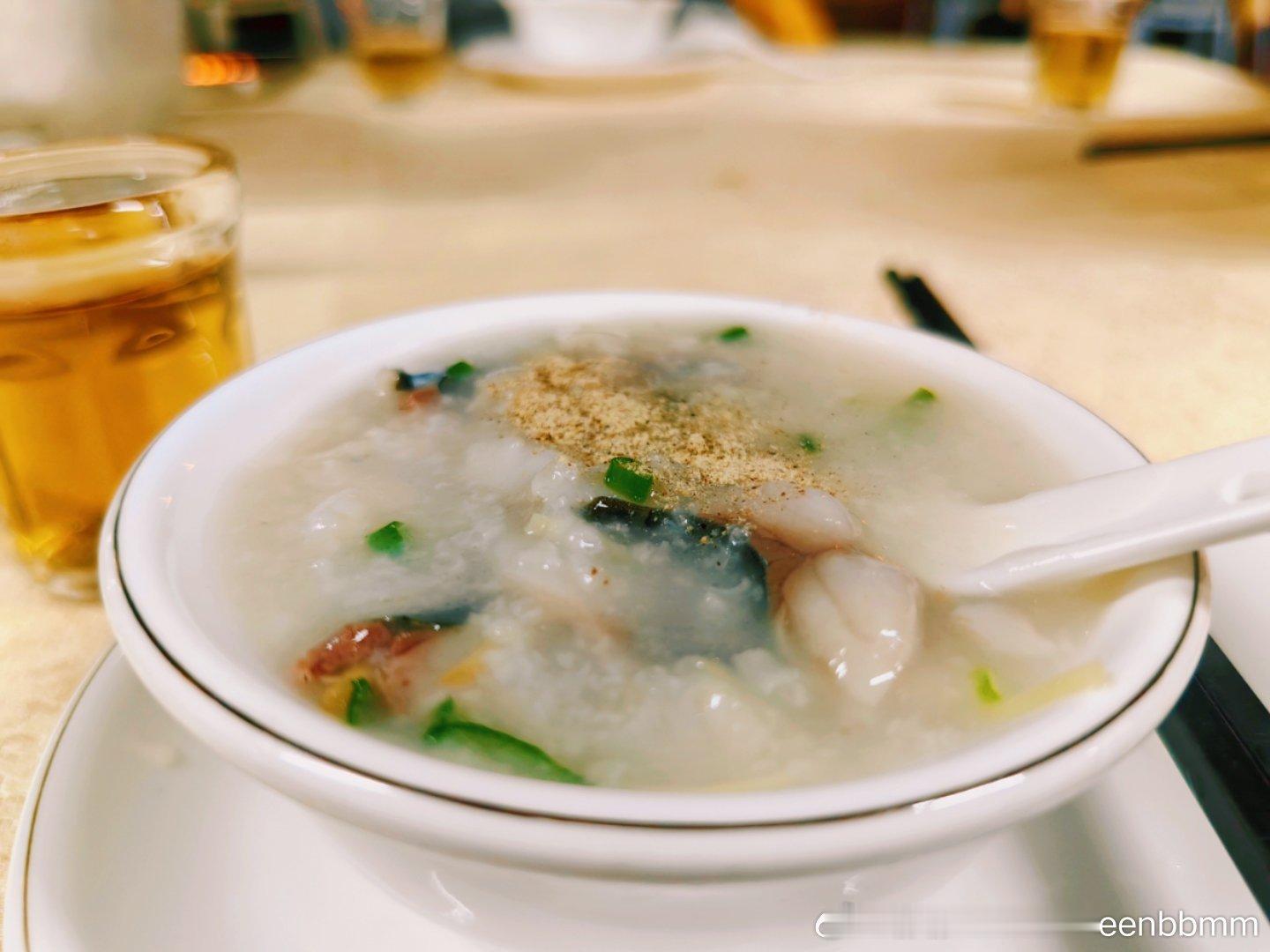 想吃现炒的还是要去大排档鲫鱼粥一如既往好吃铁板生肠也很不错慢慢发现高明的好 佛山