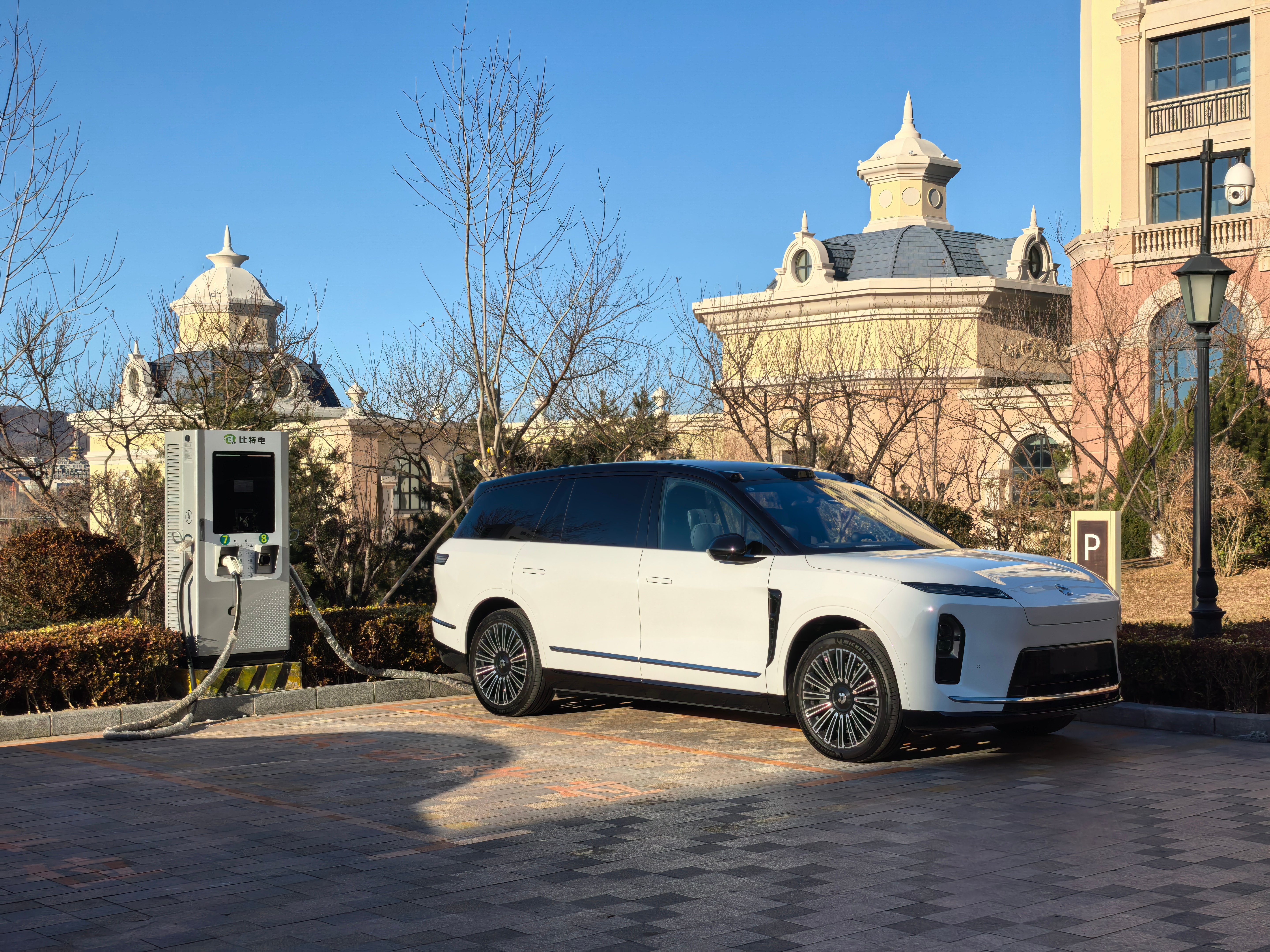 找个靠海的酒店跨年晚上蹦几个烟花，好多年没放烟花了 大连