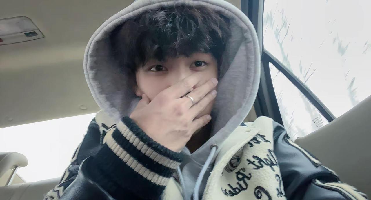 我喜欢平静的生活 每天平静的过完一天 这就足够了 就算有什么出乎意料的事情即将发