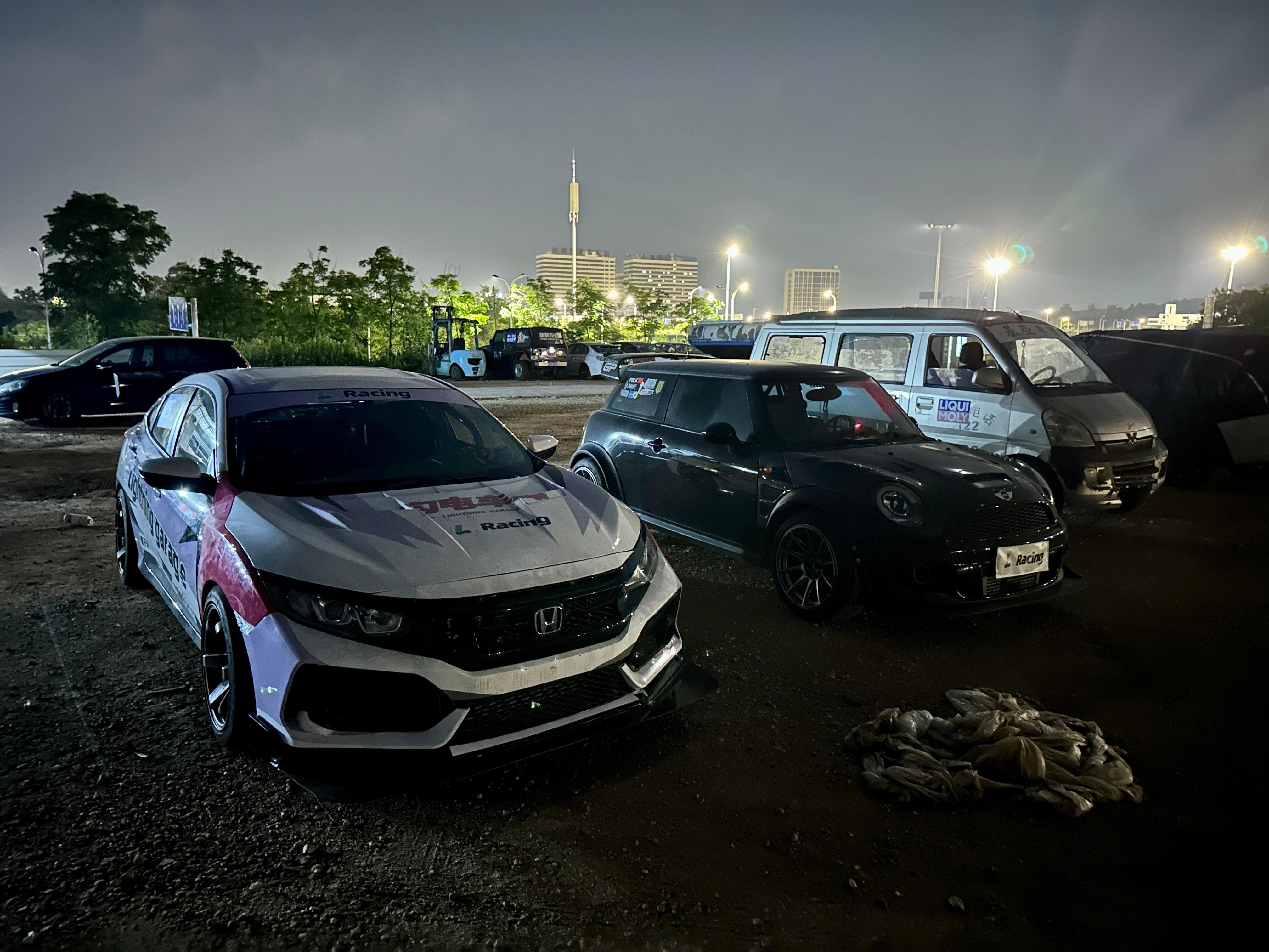 明天试车。一台车要快，要花无数的钱，时间，精力。 ​​​