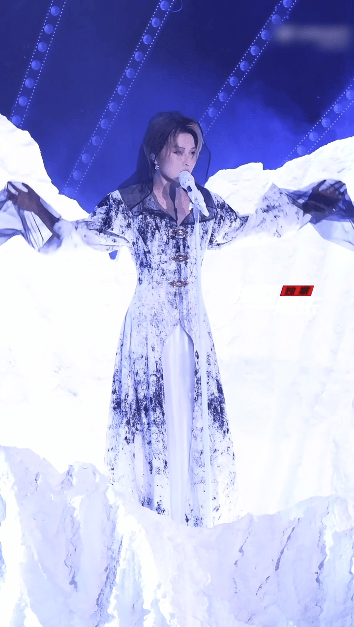 好喜欢甩袖子这里🤩是雪山神女是女王🤲🏻 ​​​