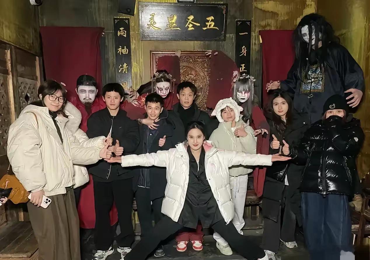 全红婵真不愧是拥有大心脏的选手这照片乍一看惊得我腿肚子直哆嗦她却十分淡定对普通人