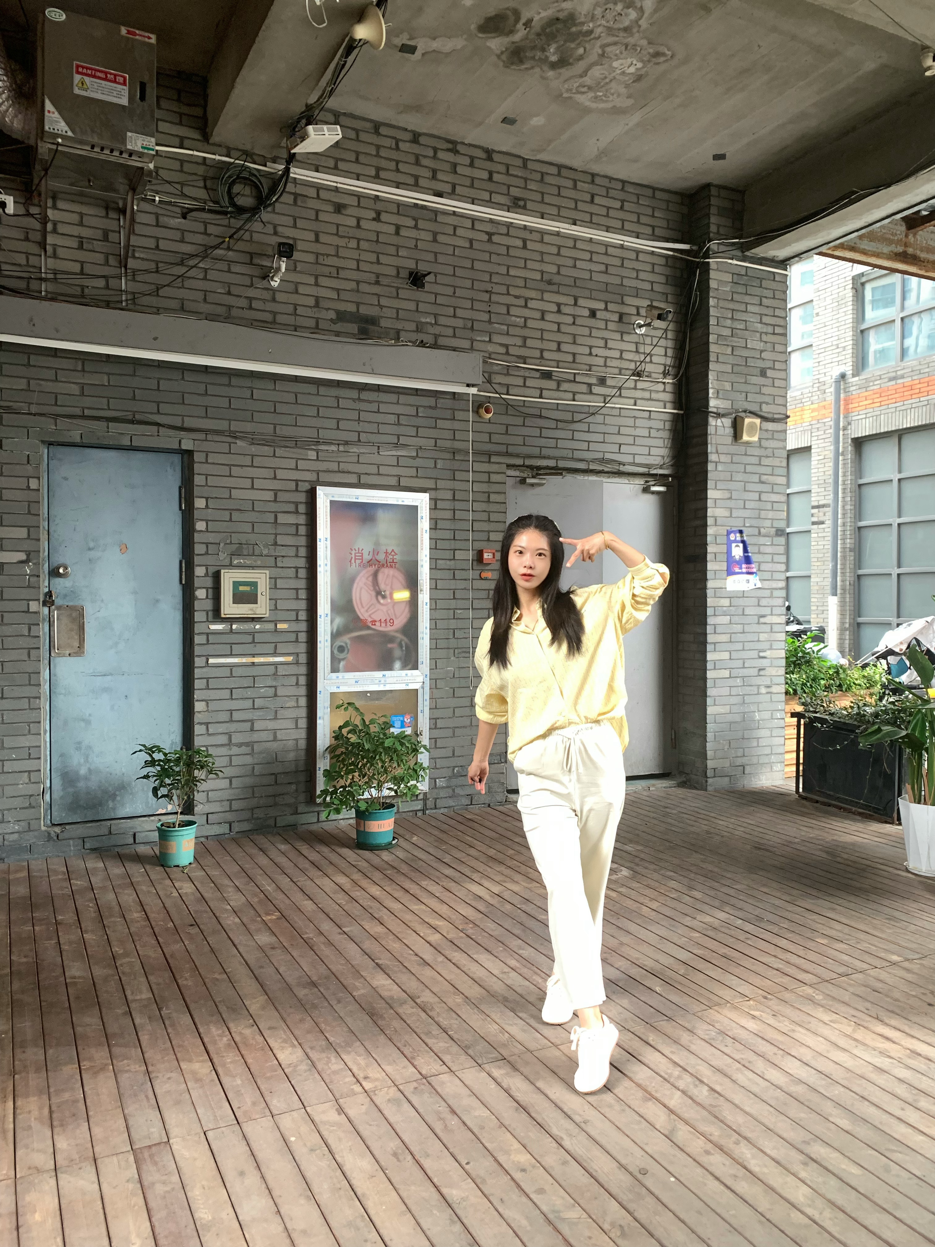 穿搭ootd小yao穿搭给生活加点flow沉浸式入秋浅色系治愈穿搭｜秋日清爽感拉