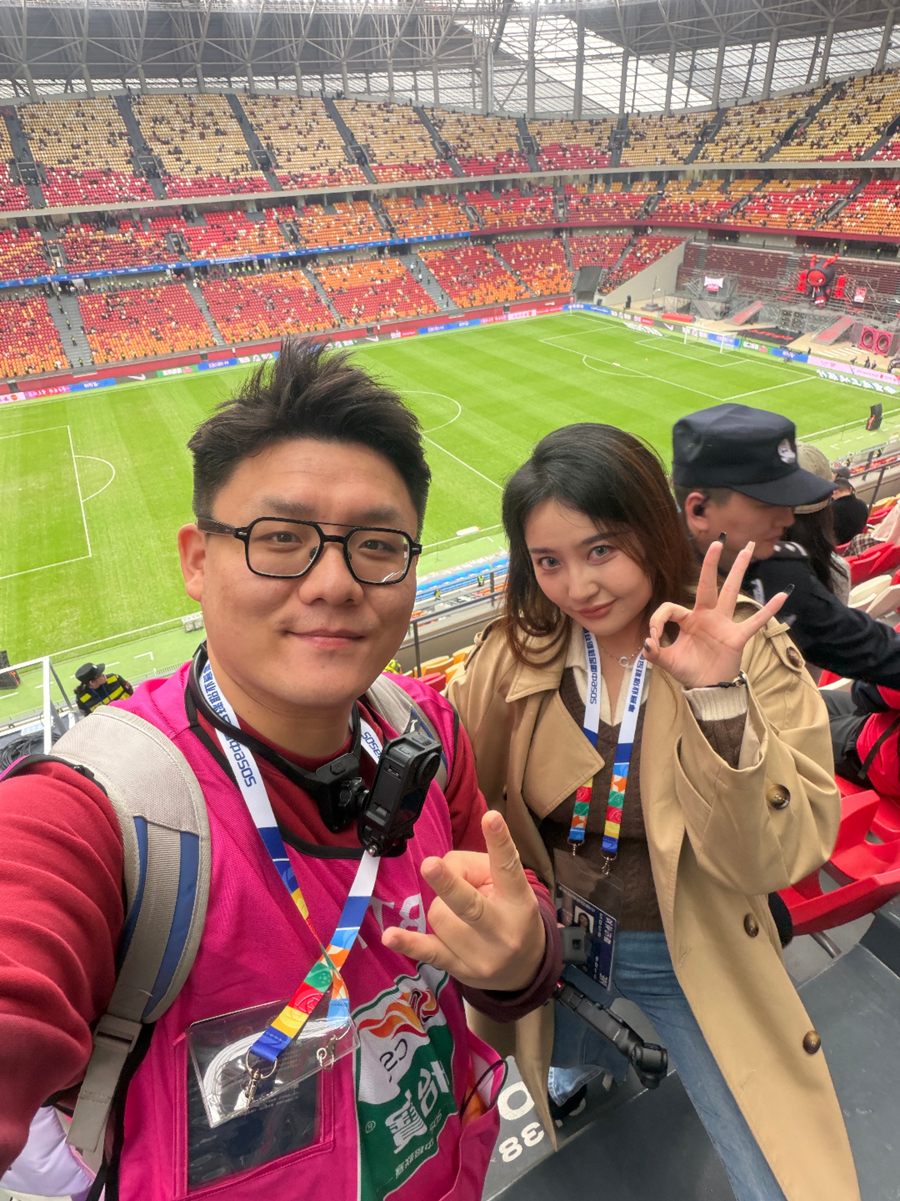 和赛前的手势，非常精准的预测出比分