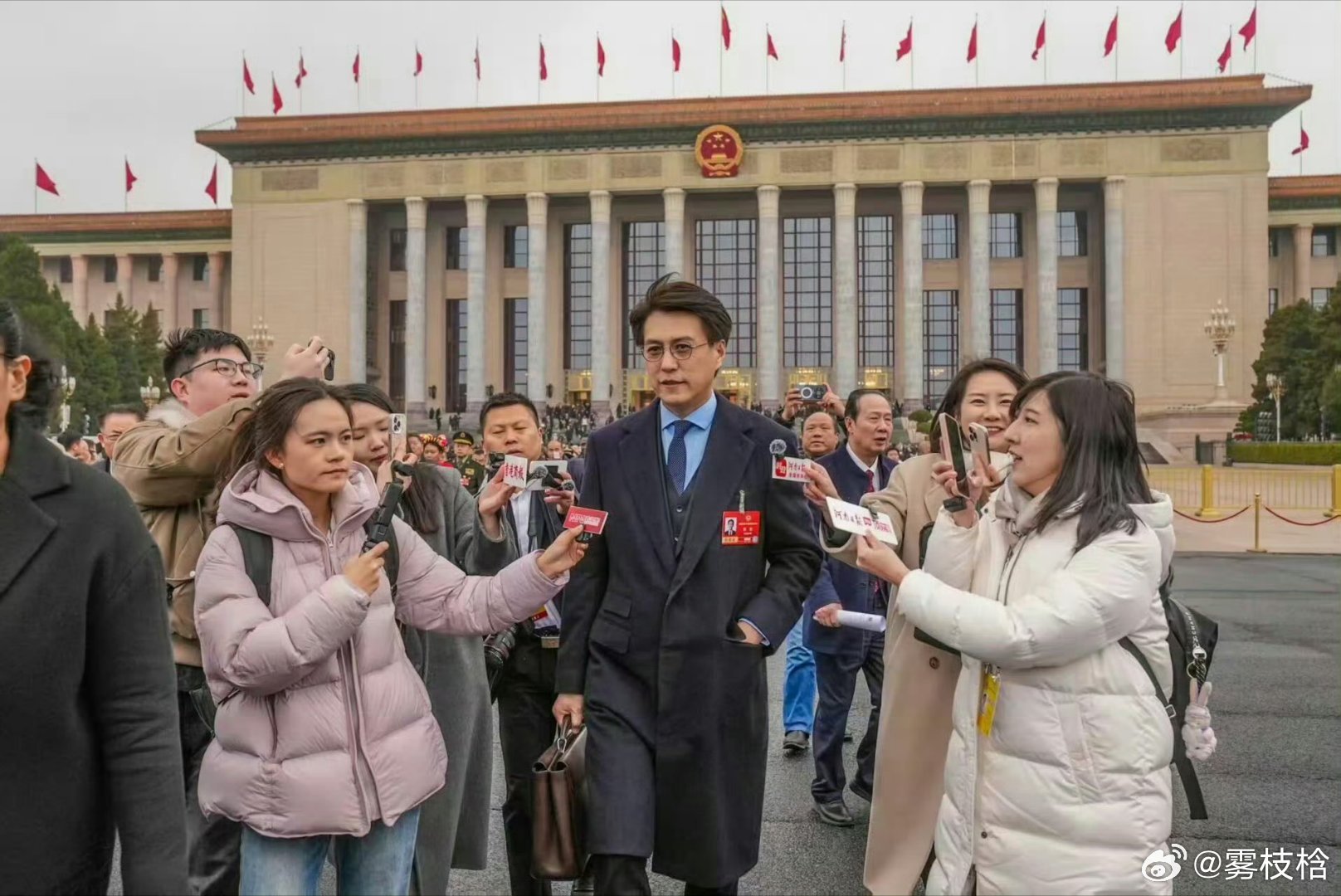 我的前半生这是一部极具现实讨论度的都市女性题材剧，故事围绕养尊处优的全职太太罗子