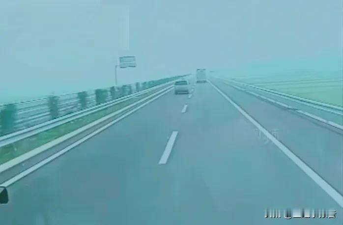 江苏第一条高速公路是哪条?
         没错，它就是贯穿苏南五市的沪宁高速