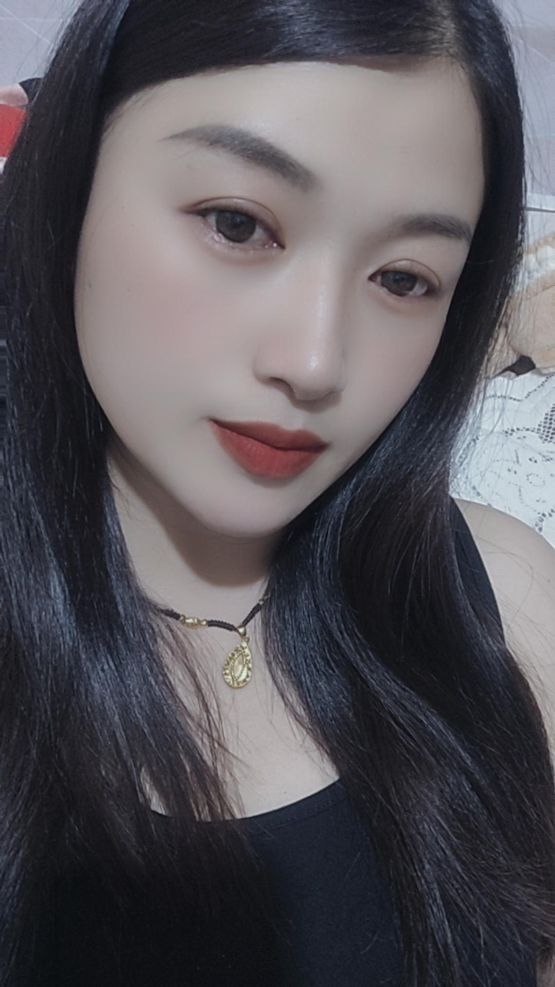 站在人群中，我不起眼，活在世上，我不玩心眼，一个简单而又明了的我，不去...
