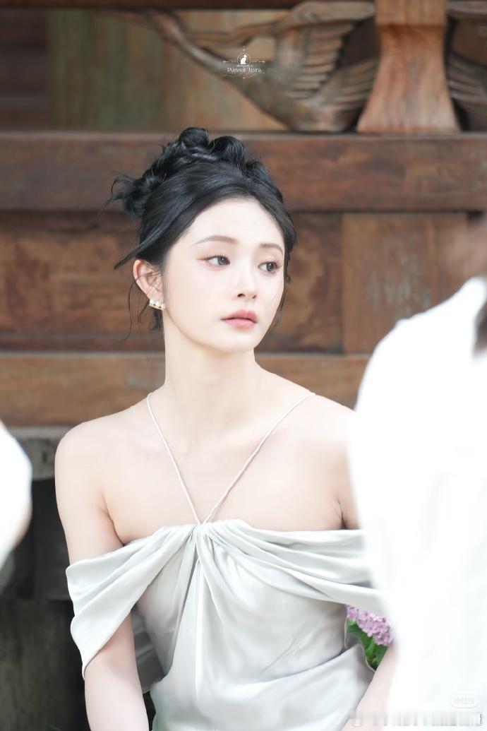 周洁琼我见犹怜的美周洁琼蜜汁角度出神图 咱们的周洁琼蜜汁角度出神图，太好看的一张