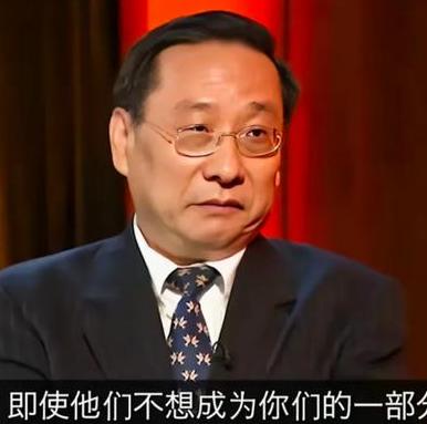 外媒记者憋了个大招，上来就问：中国为什么不放弃台湾？结果高志凯眼皮都没抬，悠悠地