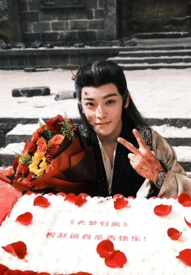 #侯明昊四部待播剧##侯明昊四剧连发# 侯明昊四部待播剧《少年白马醉春风》《大梦