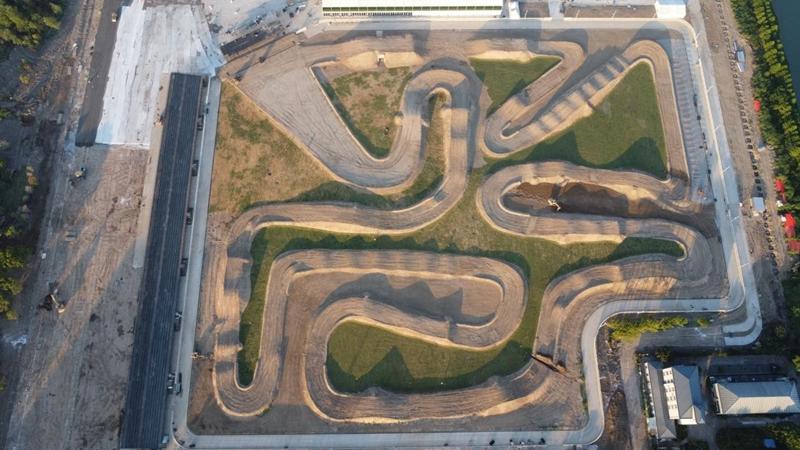 MXGP 瑞典站赛道冷知识：旁边的岩石山其实是采石场改造的？
说个有意思的，Ud