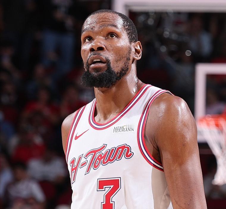 来个烟雾弹！
火湖大战G1，杜兰特右膝挫伤出战成疑！

乌度卡正经战术不咋样，玩