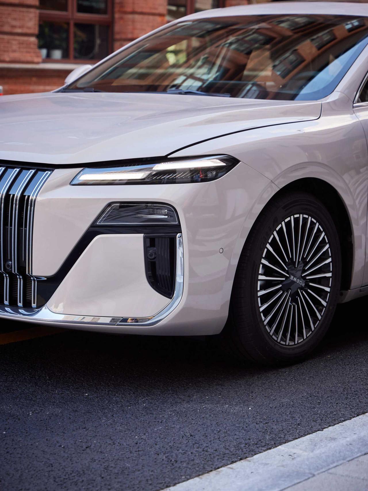 今天刷到华为Mate80 Pro Max配置曝光的新闻，评论区简直成了大型吐槽现