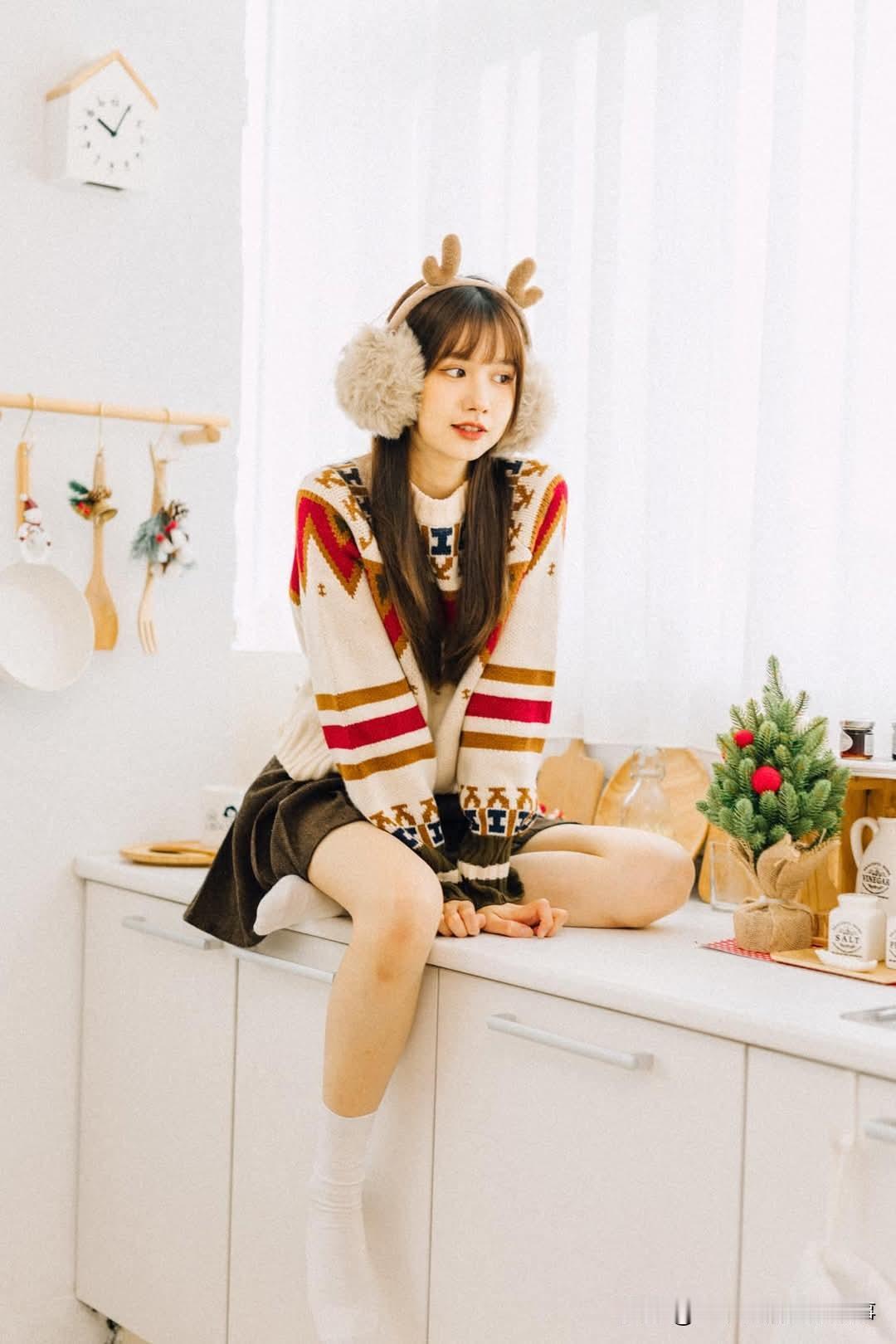 圣诞节快乐！
送大家15个台湾美女圣诞写真当继续啦！虽然我不过这种节日，但例行公