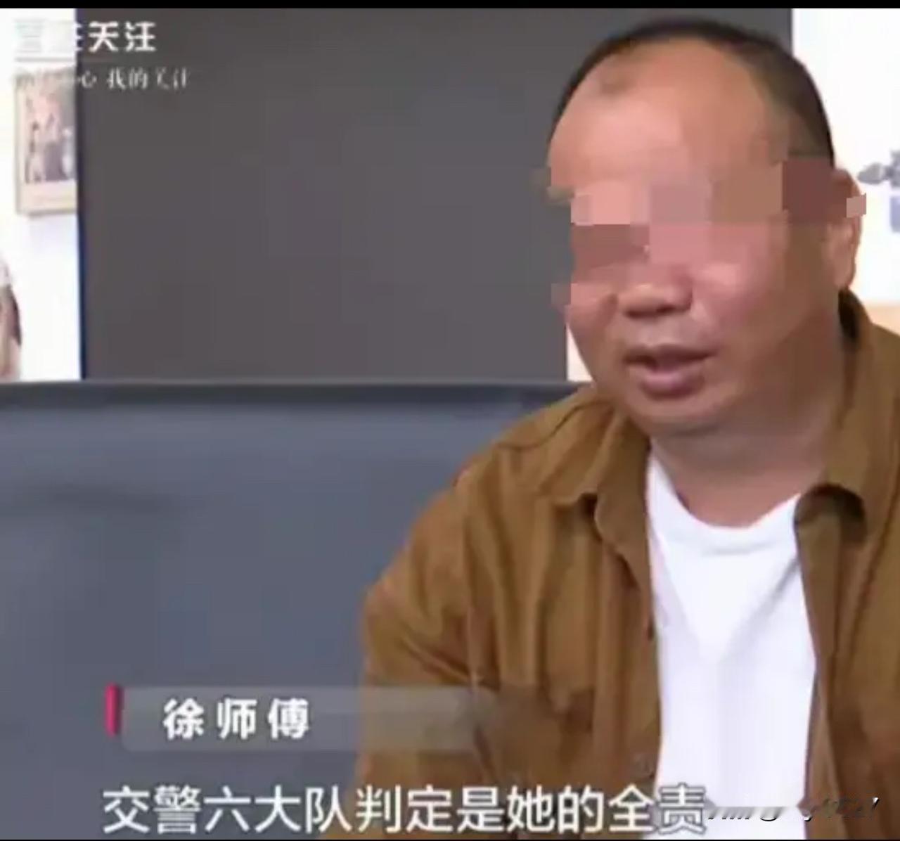 贵阳，徐师傅开网约车拉活，接了两个女乘客。到了白云区科创南路等红绿灯的时候，后排