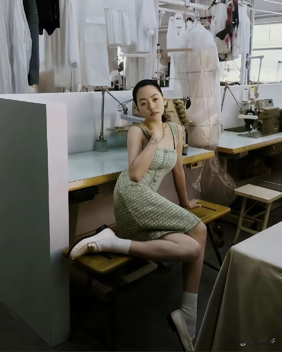 小S拍高定大片气场全开！厌世脸杀疯了，网友：这才是真正的千面女王
 
谁能想到，