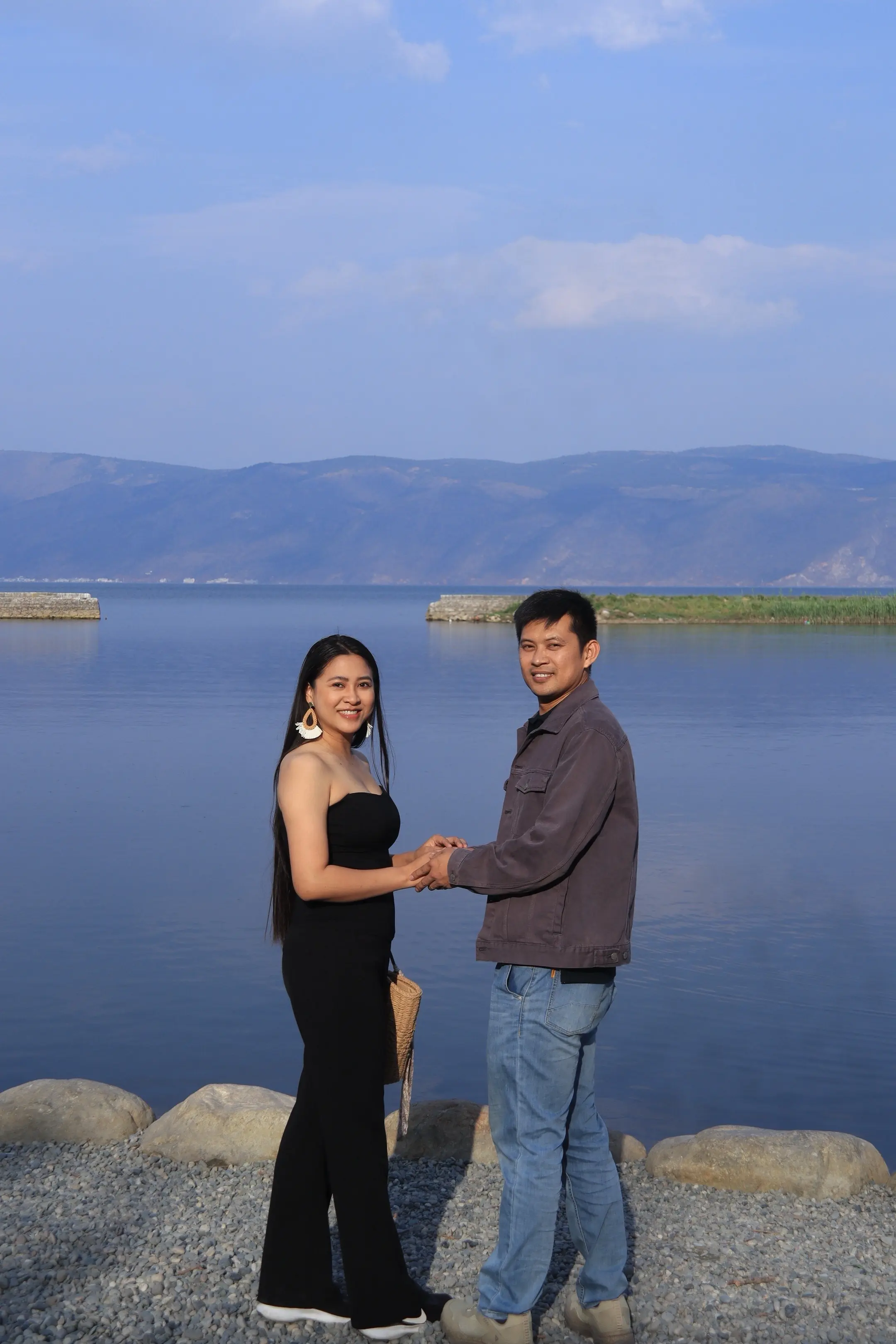 与美景留个影。