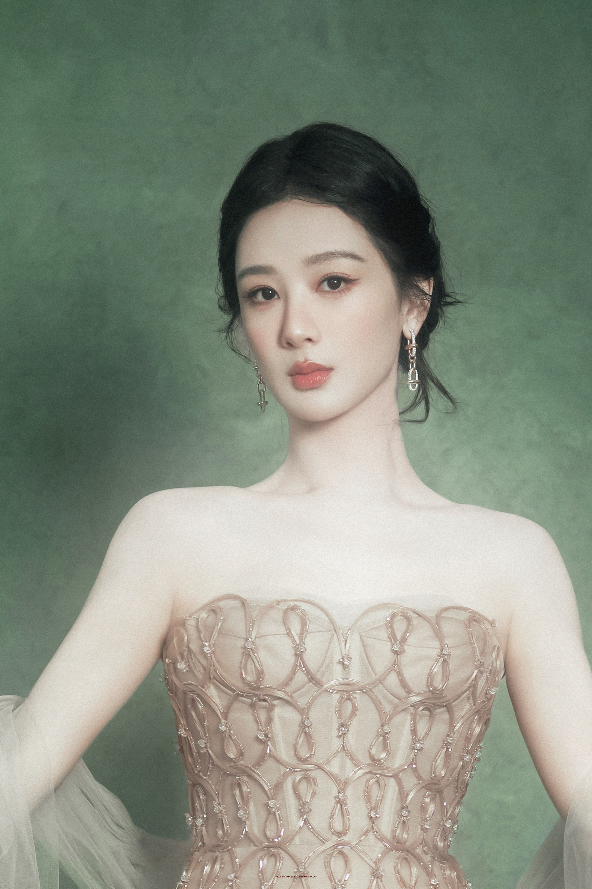 杨紫杨紫玉兰花开君再来 yz杨紫家业 “你要像蝴蝶一样自由飞翔，不被定义” 𝐘